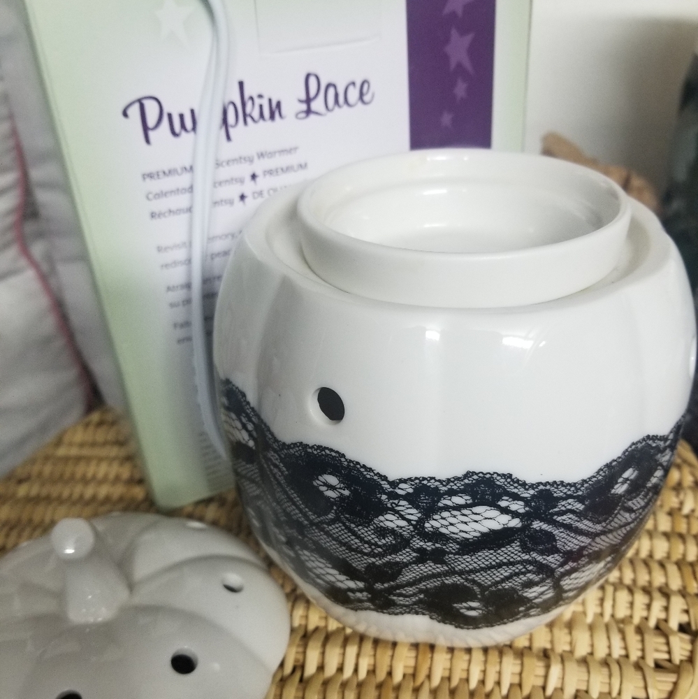 Scentsy 'Pumpkin Lace' large warmer